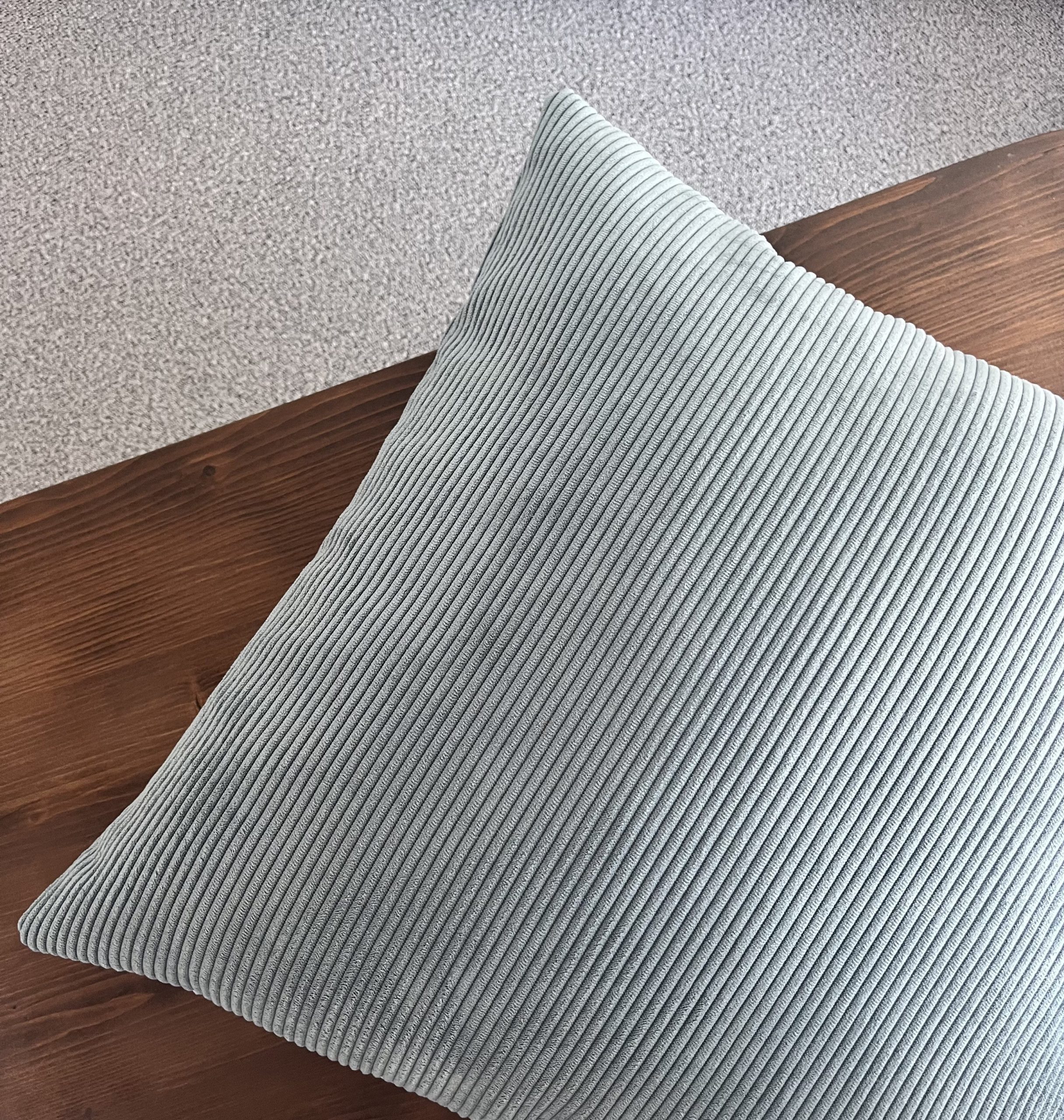 Coussin sur mesure en tissu bouclette gris pour van aménagé